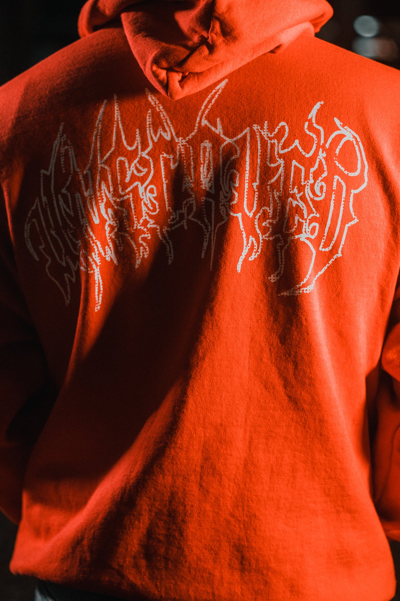 USM125 - ESSENTIAL GRAPHICS HOODIE