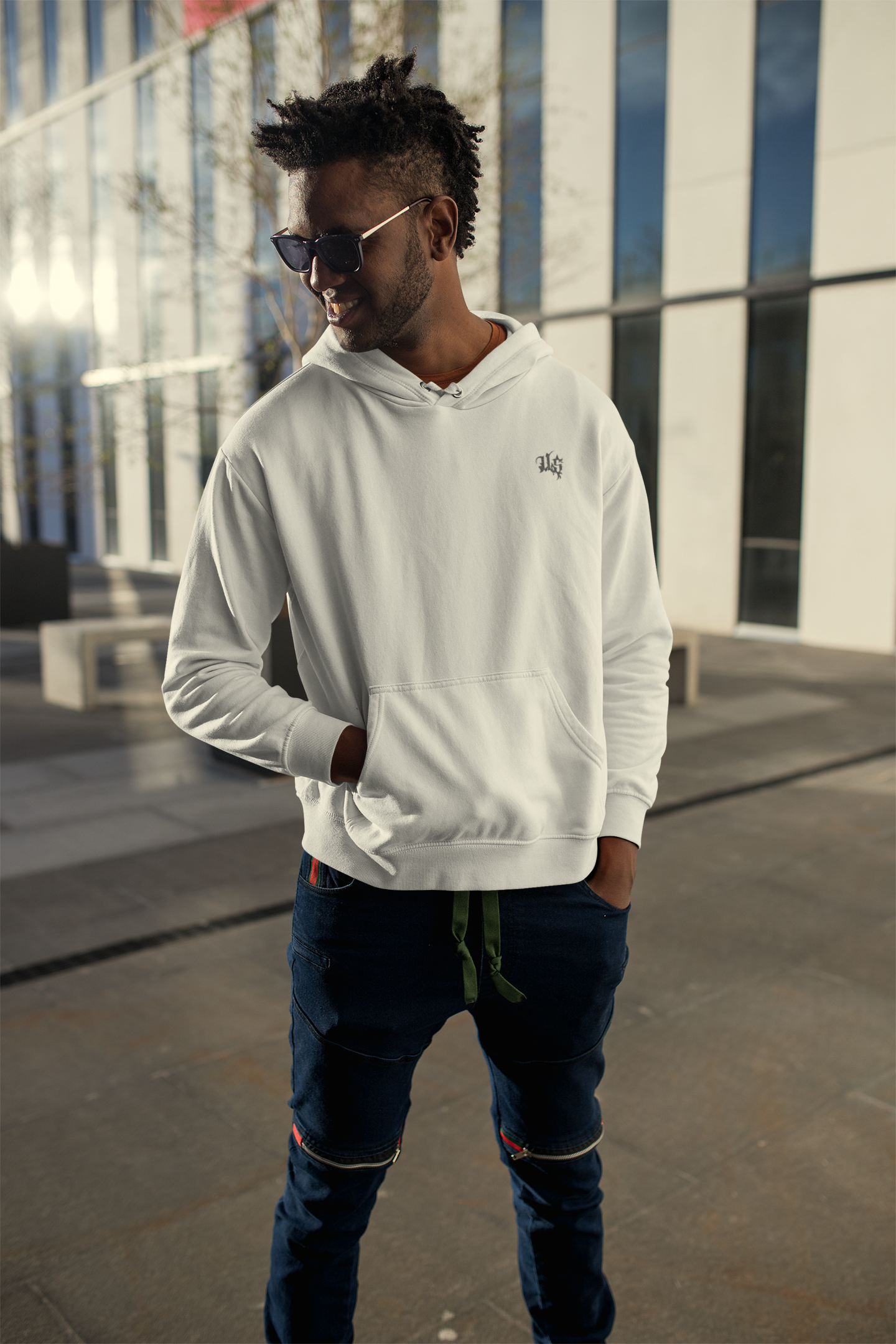 USM125 - ESSENTIAL GRAPHICS HOODIE