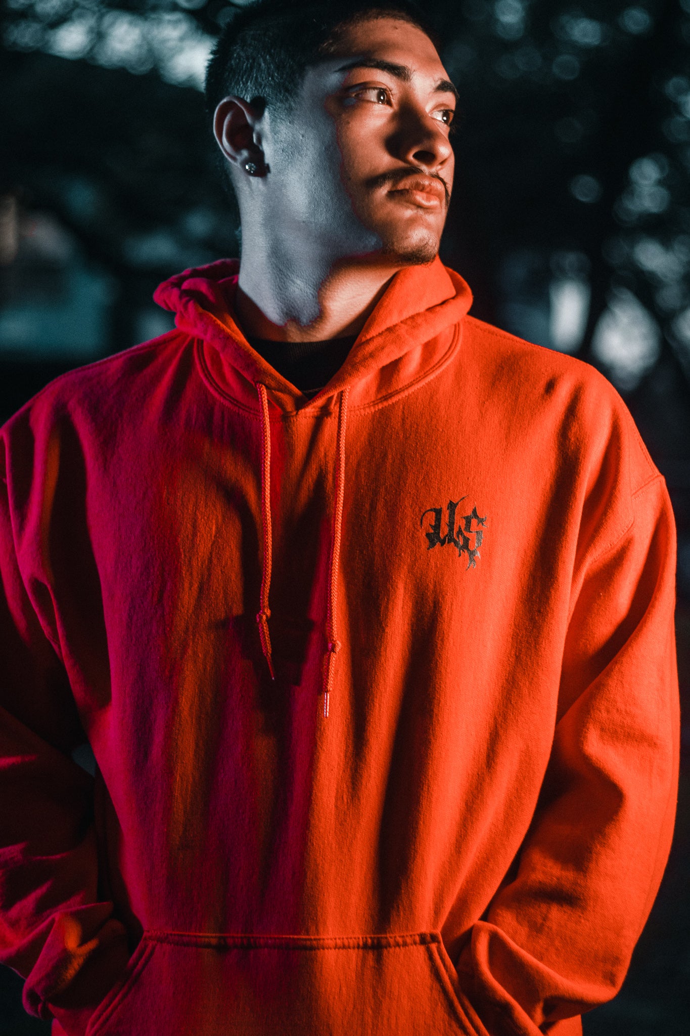 USM125 - ESSENTIAL GRAPHICS HOODIE