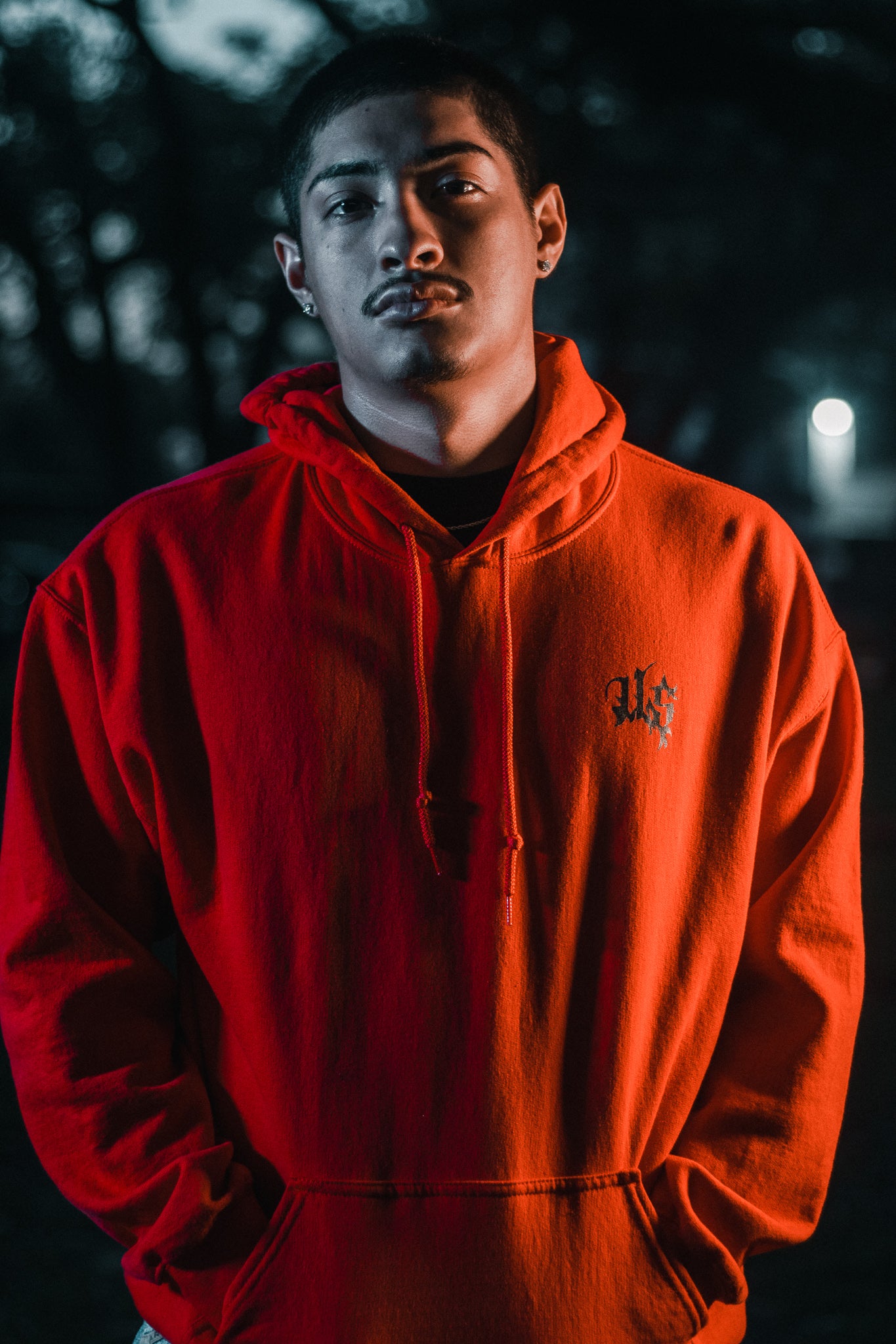 USM125 - ESSENTIAL GRAPHICS HOODIE