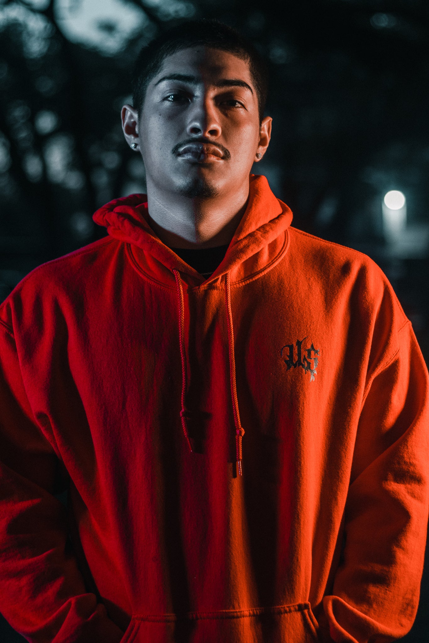 USM125 - ESSENTIAL GRAPHICS HOODIE