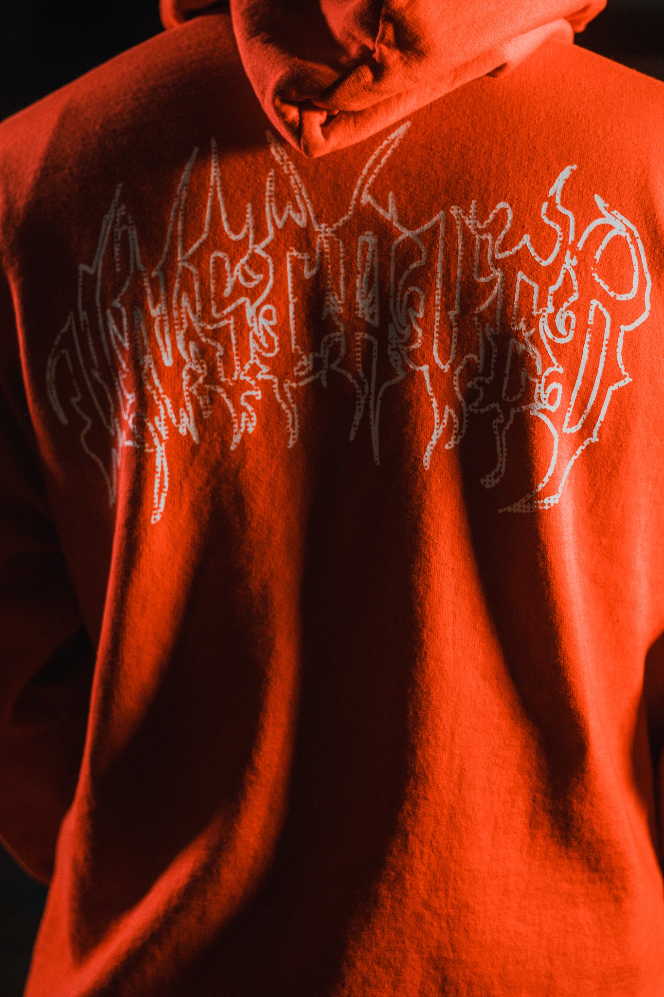 USM125 - ESSENTIAL GRAPHICS HOODIE