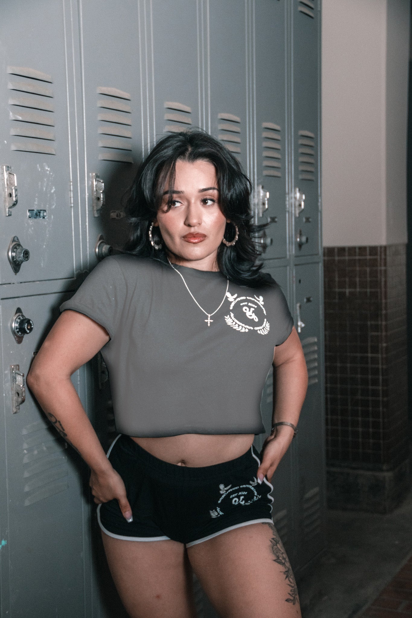 USW137 - UNIVERSITY CROPPED TEE
